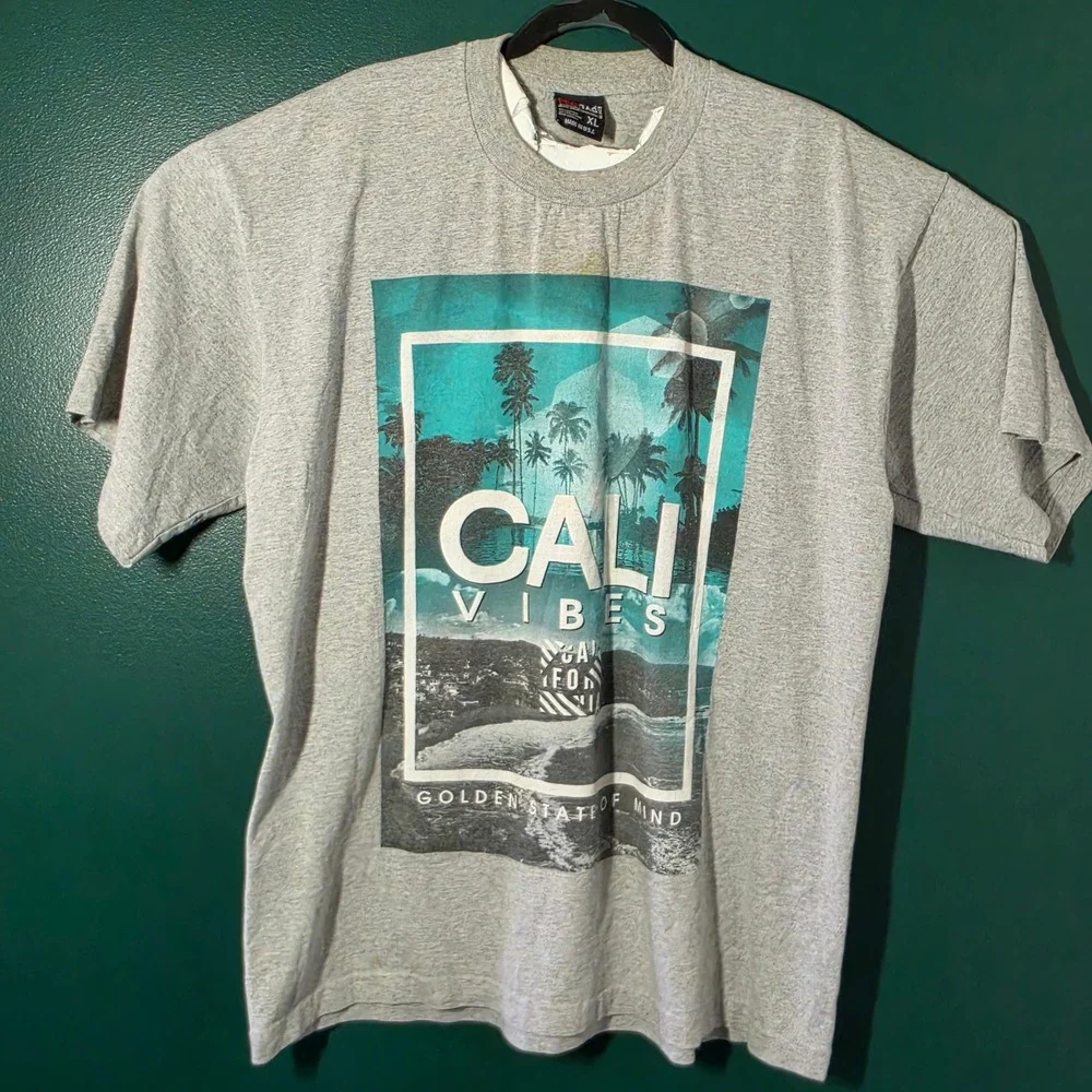Pro-Tag Mens Cali Vibes Graphic T-Shirt XL Gray Made in USA Heavy Wear Tee
